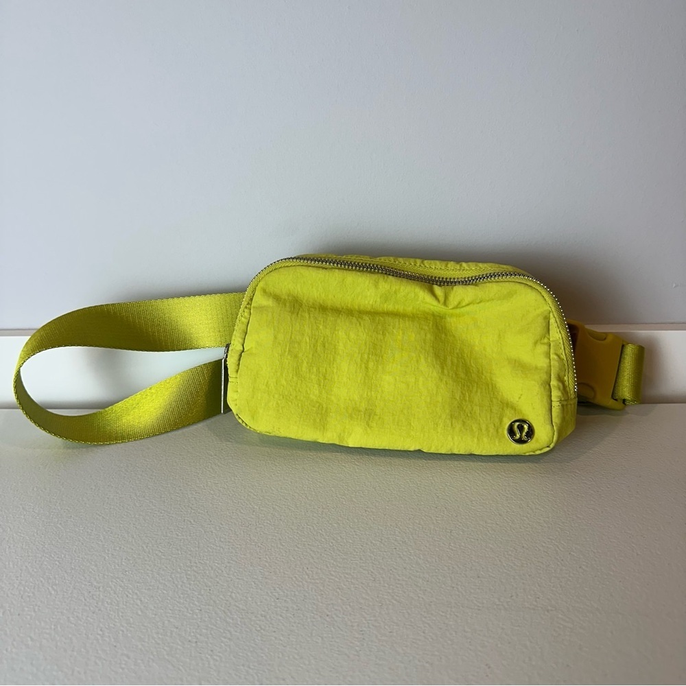 Lululemon Lime Yellow Everywhere Belt Bag Casual Travel Purse Fanny Pack